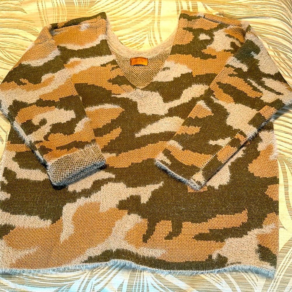 POL v-neck sweater - great quality